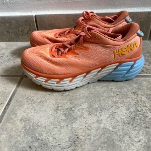 HoKa bondi 8